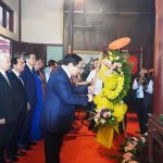 Thủ tướng Phạm Minh Chính dâng hương tưởng nhó cố Thủ tướng Phạm Văn Đồng