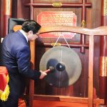Thủ tướng Phạm Minh Chính thỉnh chuông tại Lễ kỷ niệm