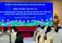Phê phán khuynh hướng sáng tác lệch lạc làm phương hại nền văn học, nghệ thuật cách mạng