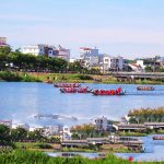 Các Đội thuyền đang tranh tài trên sông Trà Bồng